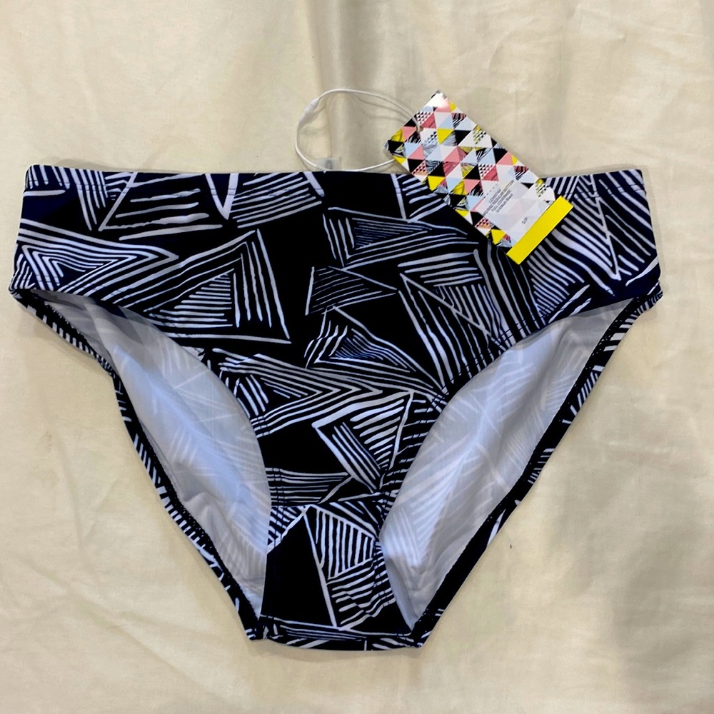 Bikini bottom new with tags black and white geometric pattern smoke free home